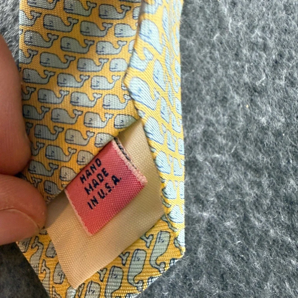 Vineyard Vines Tie Mens OS Yellow Whale Print Silk Preppy Nautical Hand Made USA